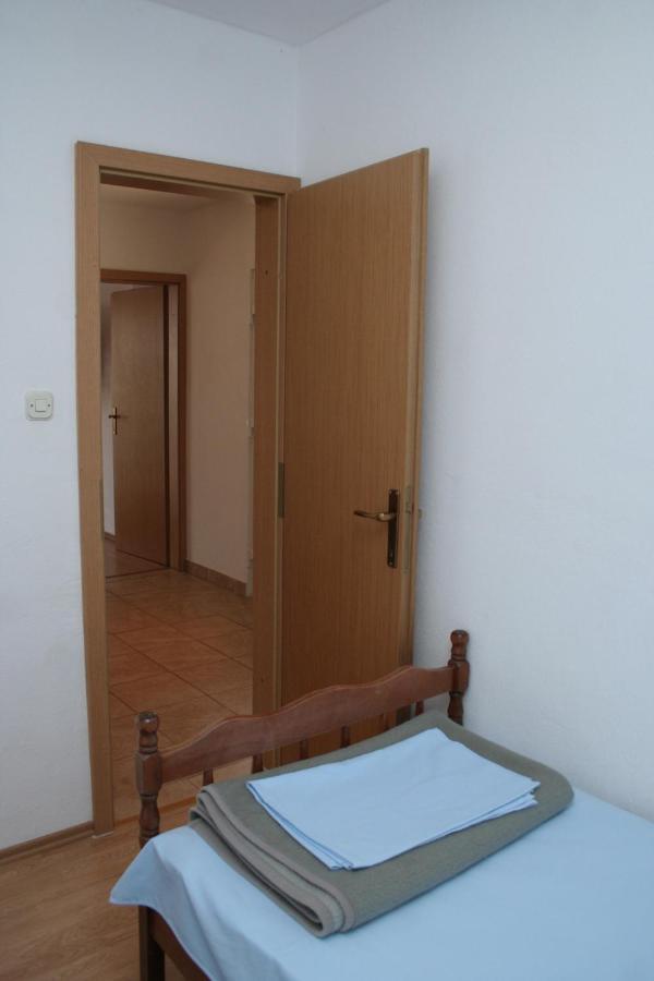 Apartment Zarace - Gdinj 4598A Екстериор снимка